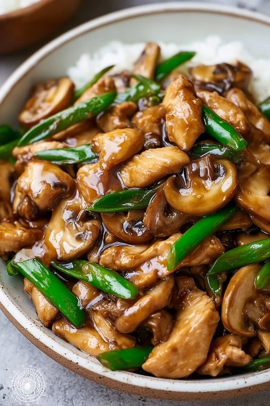 With this Takeout Style, Chinese Chicken and Mushrooms stir fry, you can have a healthy Asian meal | Healthy Chinese recipes, Easy Chinese recipes, Chinese cooking recipes